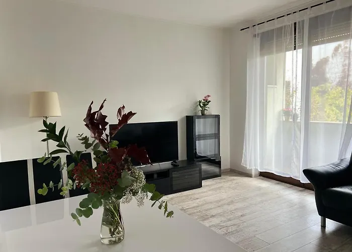 아파트 Mary Homes