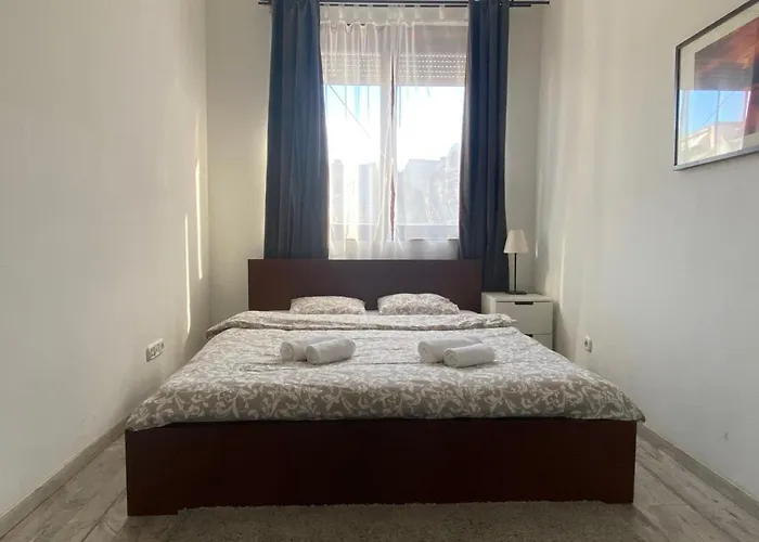 Mary Homes * Budapest